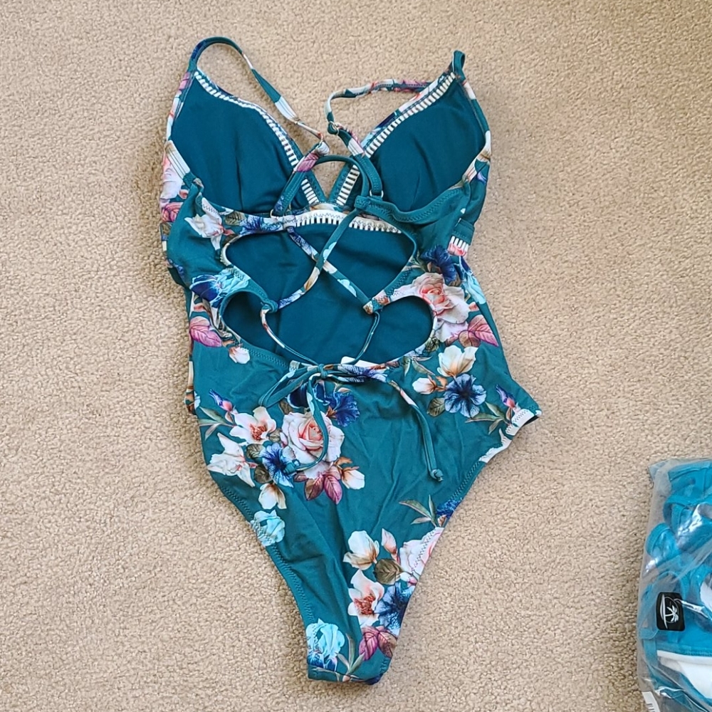 One piece - Picture 2 of 2